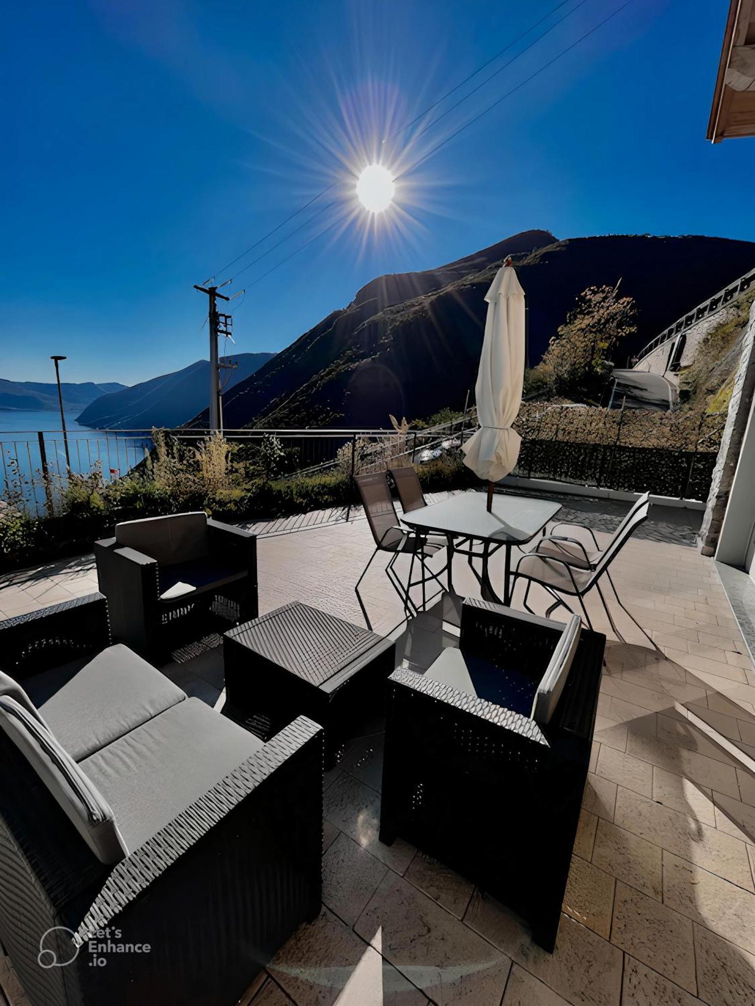 Appartamento Grande Terrazza Vista Lago Parzanica Kültér fotó